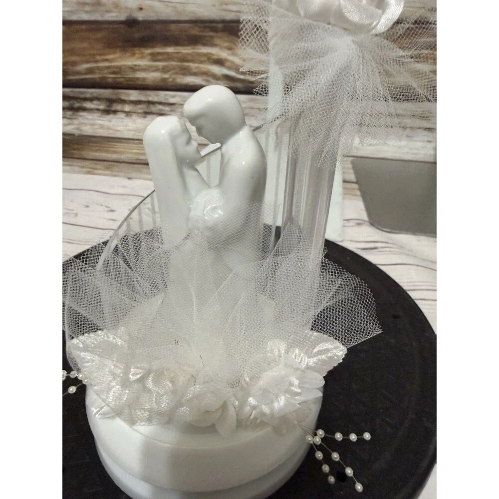 Vintage 1995 Wilton Bride Groom Wedding Cake Topper Porcelain Figurine